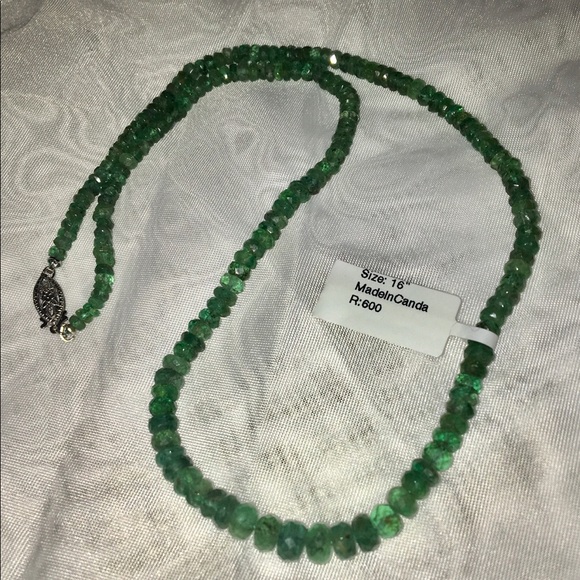 16 in Emeralds necklace with white gold clasp - Picture 3 of 8